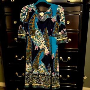 Blue pattern dress with 3/4 sleeves